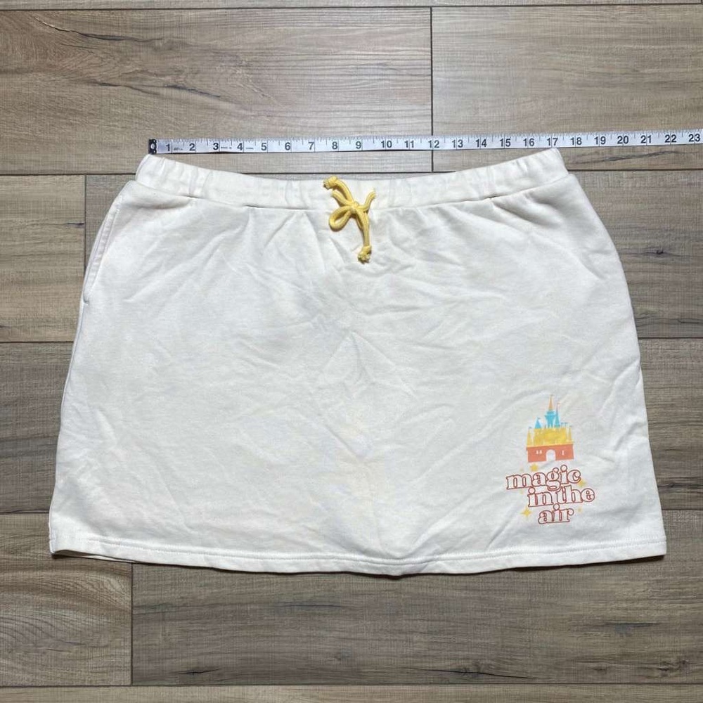 Disney Womens Magic in the Air Castle Graphic Skort Size XL Cream - Picture 2 of 15